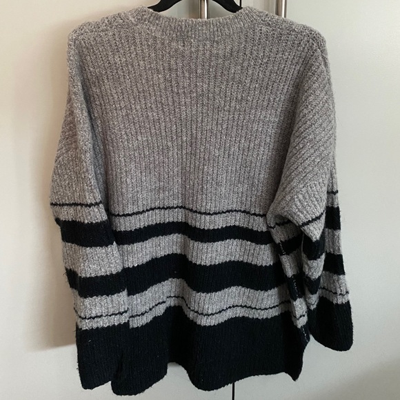 Cozy grey and black sweater - Picture 5 of 5